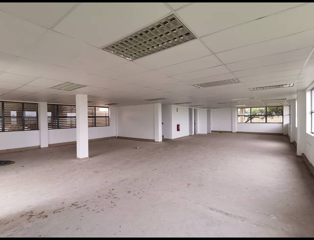 1,726M² WAREHOUSE TO LET IN JET PARK